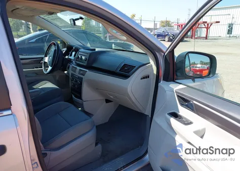 2010 Volkswagen Routan S from USA, damaged, VIN 2V4RW4D18AR158857